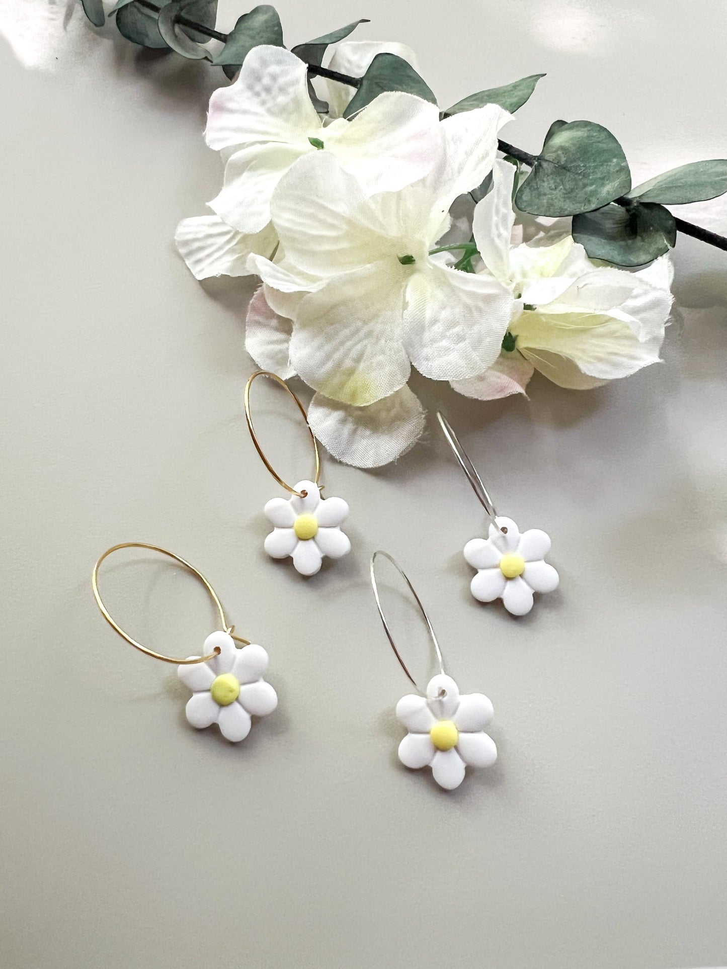 Cutesy Daisy Hoop Earrings