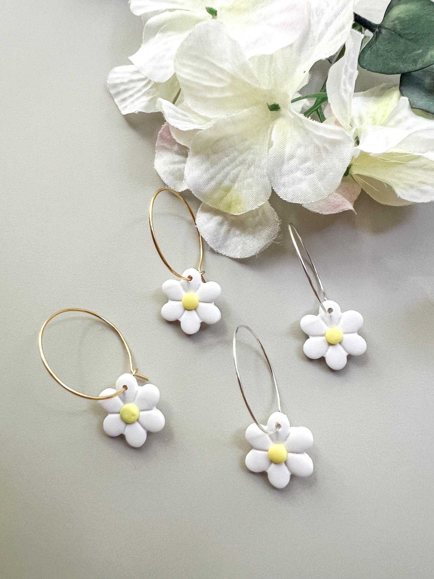 Cutesy Daisy Hoop Earrings