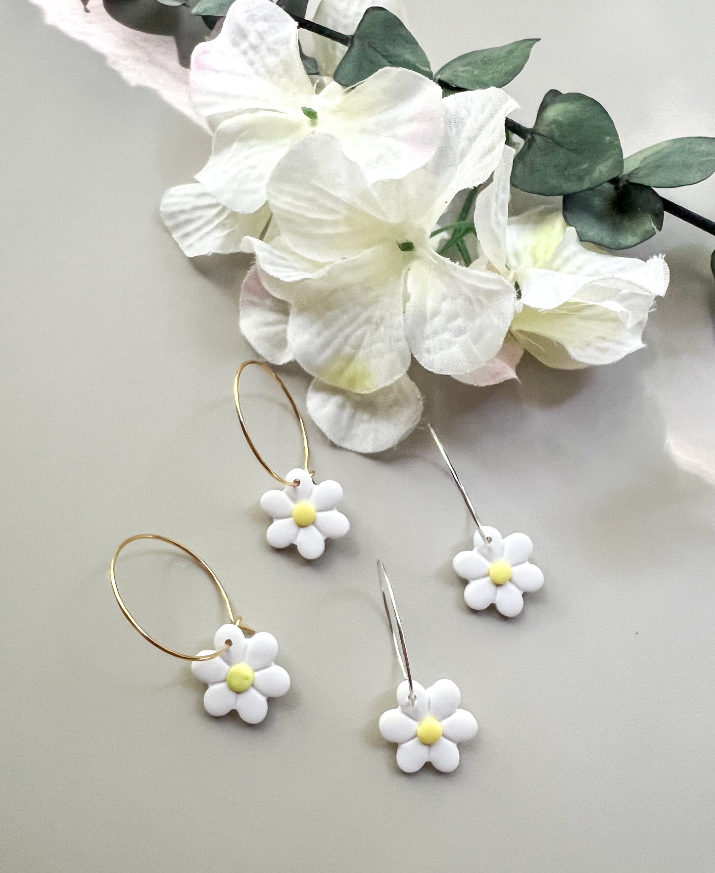 Cutesy Daisy Hoop Earrings