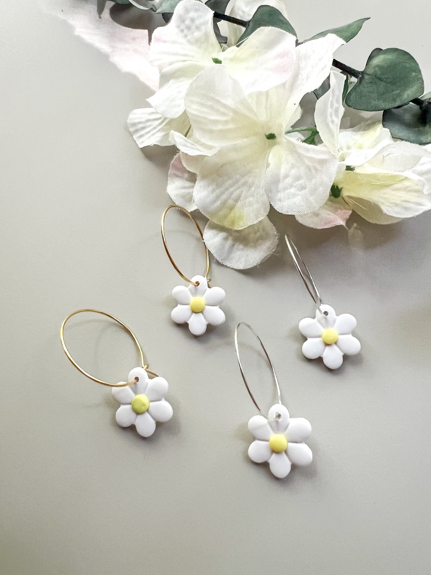 Cutesy Daisy Hoop Earrings